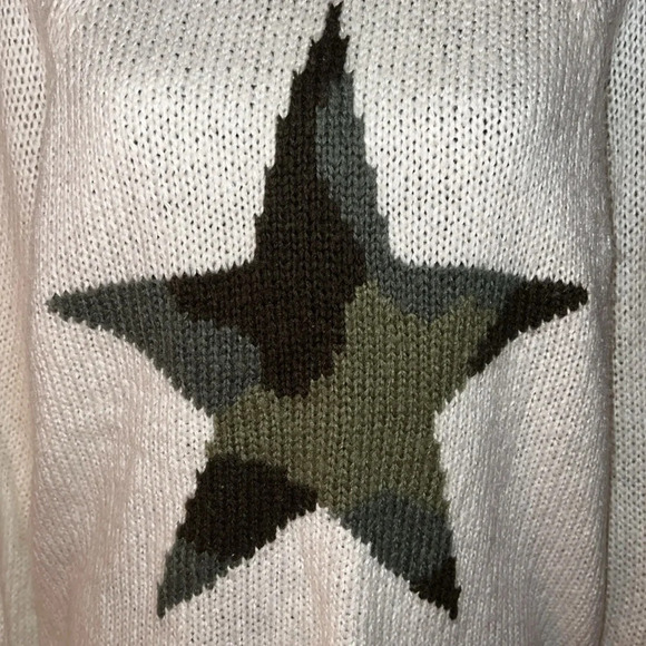 wooden ships Women’s Camo Star Raglan Snow White Sweater - Picture 6 of 16